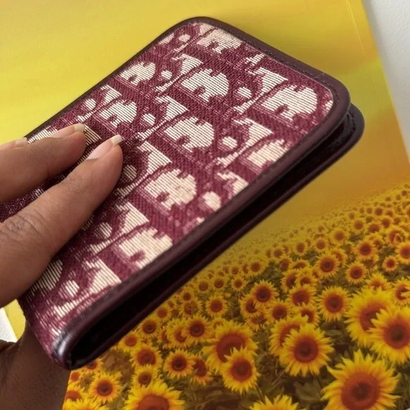 Red - Picture 3 of 12